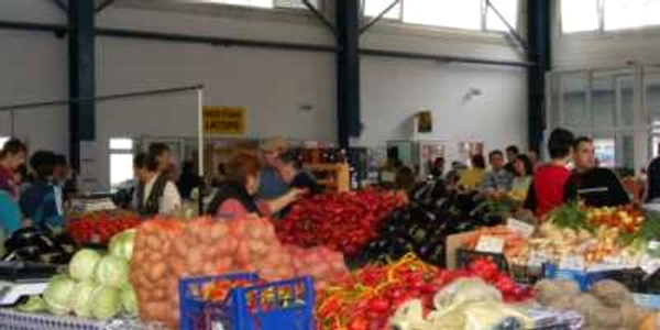 Comercianţii de legume şi fructe au rămas fără marfă de sărbători