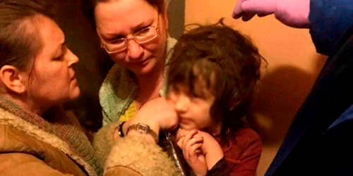 Fetita gasita intr-un apartament plin de gunoaie din Moscova FOTO east2west news