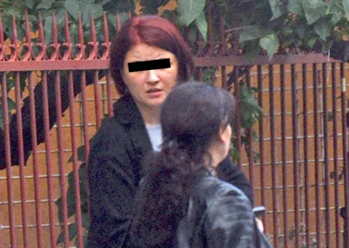 
    16 septembrie. Fotoreporterii Click! au surprins-o pe Ana Maria la balconul apartamentului săuFoto: Alex Muscaliu  