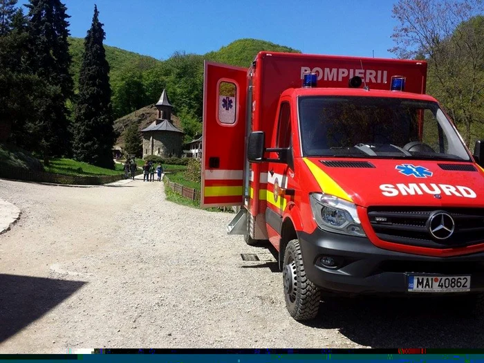 Punct de prim ajutor în Mănăstirea Prislop. FOTO: ISU Hunedoara.