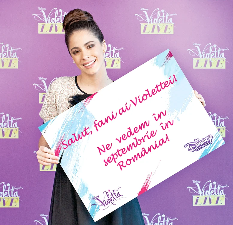 
    Martina Alejandra Stoessel Muzlera s-a născut în Argentina. A debutat ca actriţă în 2007, în telenovele  