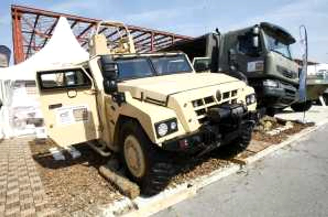 Producătorii de armament şi-au expus cele mai noi produse în cadrul ExpoMil 2013 FOTO Eduard Enea 