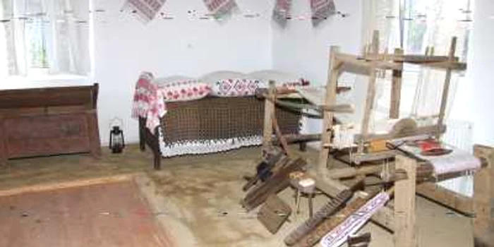 Turiştii pot admira şi o sală ţărănească, specifică Văii Someşului