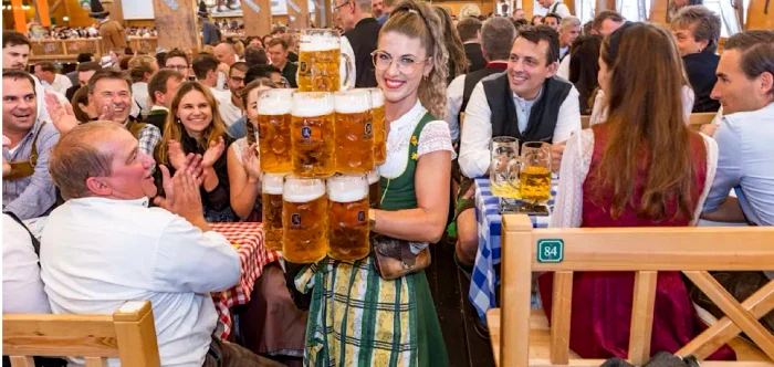 Chelnerița Verena Angermeier FOTO Bild