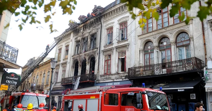 Un restaurant din Centrul Vechi a ars din temelii FOTO Adevarul