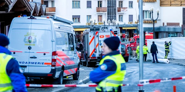 Zeci de persoane au murit după o explozie într-un bar dintr-o stațiune de schi din Elveția FOTO AFP