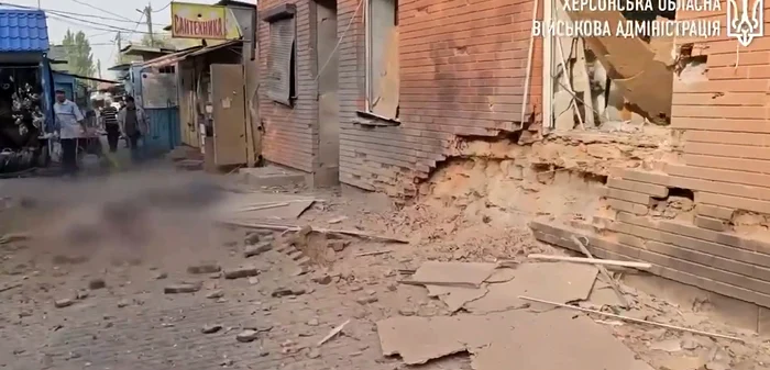 Mai multe persoane au murit în urma bombardamentelor rusești din Herson Foto - Captură video X