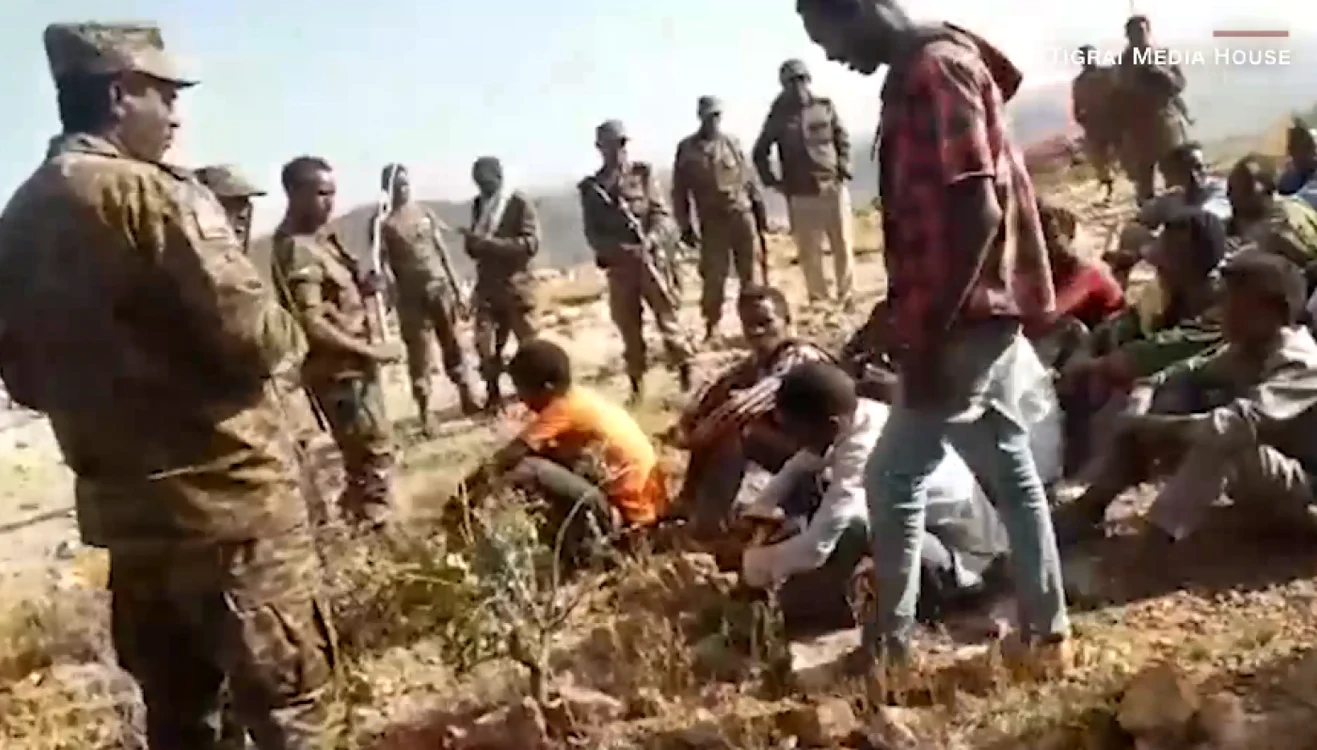 Un informator din rândul armatei etiopiene a transmis un clip cu unul din masacrele din Tigray FOTO captură via CNN