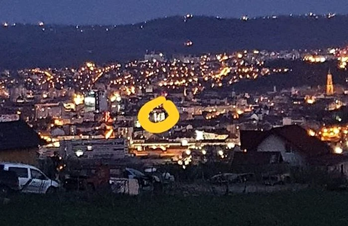 
    Lumina de la fereastra salonului unde e internat tatălfoto: Facebook  