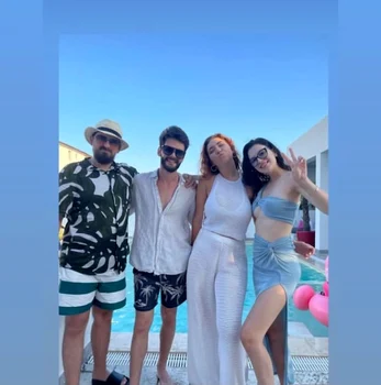 Edward Sanda a dat party la piscină Sursa Instagram  