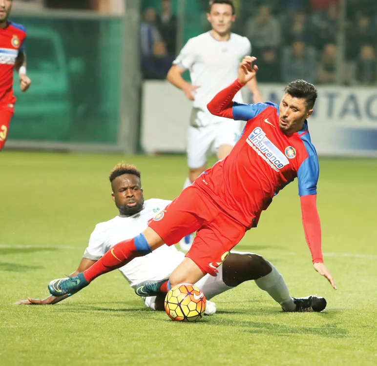 
    Ciprian Marica a sperat că aventura la Steaua îl va relansa, dar de fapt l-a încurcat şi mai multFoto Click!  