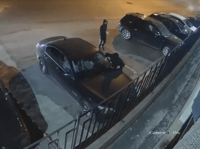 Mașini vandalizate la Iași FOTO: Captură video