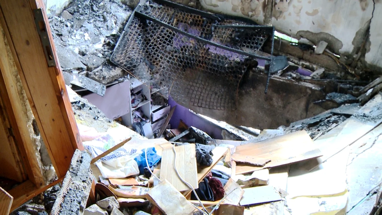 În urma exploziei care s-ar fi produs din cauza unei acumulări de gaze, cinci persoane, între care un copil, au fost rănite