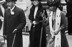 Regele George V, cu mama sa Regina Alexandra și cu fosta Împărăteasă Maria a Rusiei, Maria Feodorovna   GettyImages 1493484470 jpg