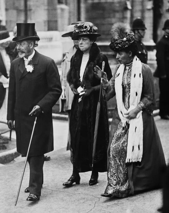 Regele George V, cu mama sa Regina Alexandra și cu fosta Împărăteasă Maria a Rusiei, Maria Feodorovna GettyImages 1493484470 jpg