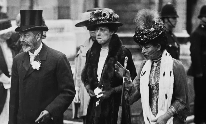 Regele George V, cu mama sa Regina Alexandra și cu fosta Împărăteasă Maria a Rusiei, Maria Feodorovna   GettyImages 1493484470 jpg
