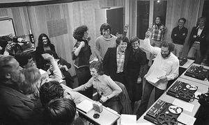 640px Uitzendingen Radio Amsterdam Stad van start gegaan vreugde bij de eerste uitzen, Bestanddeelnr 928 3449 jpg