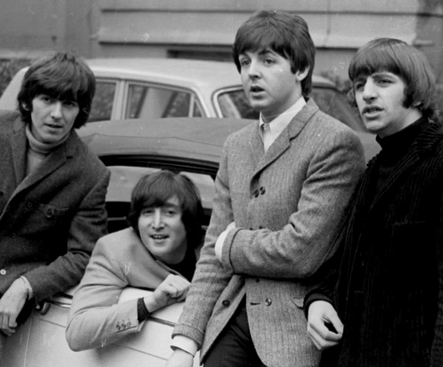 Cei patru membrii ai formației The Beatles 