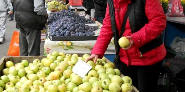 Comercinaţii spun că merele bistriţene au preţuri piperate 