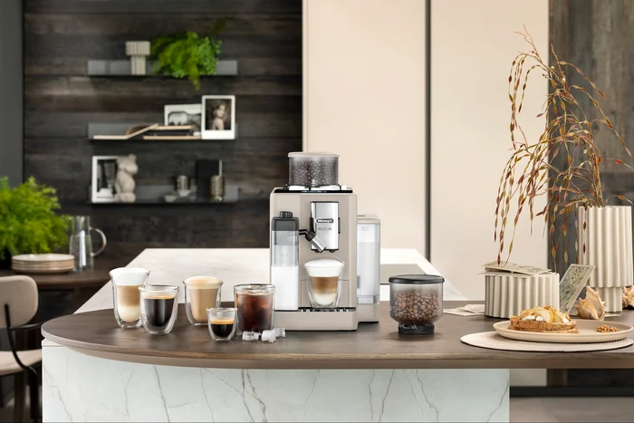 De'Longhi Rivelia - espressor automat de top cu lapte și băuturi de cafea Foto eMAG