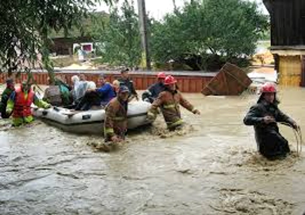 Puhoaiele de apă s-au revărsat în localitățile afectate de codul roșu de inundații