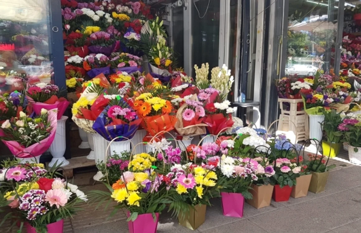 Florile au rămas nevândute la tarabele din Constanţa foto Călin Gavrilaş