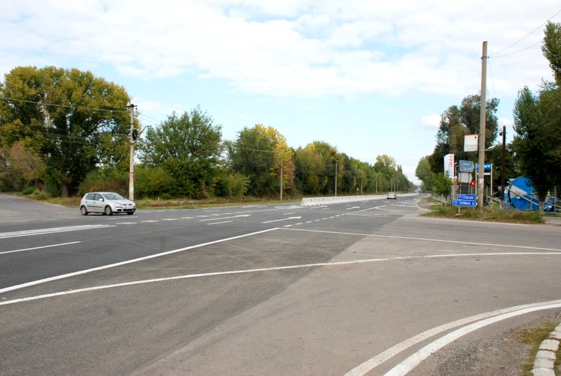 Intersecţia Trei Movile, locul unde urmează să fie construit un sens giratoriu  FOTO Florentin Coman