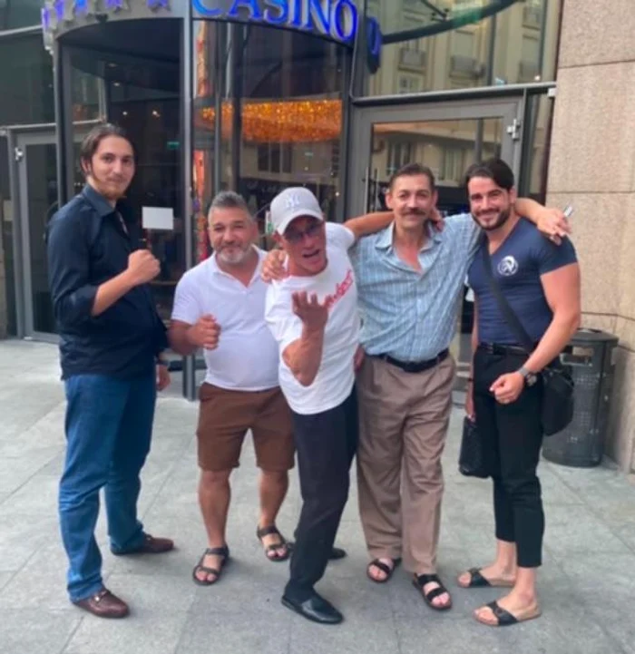 
    Jean Claude Van Damme, la plimbare în mașina românilor  