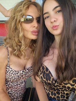 Daniela Gyorfi (57 de ani) se află în momentul de față la mare, pe litoral, cu familia ei, cu Maria și George Tal