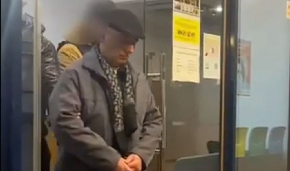 Un profesor de matematică pensionar, din București,  a agresat sexual o elevă în timpul orelor de meditație