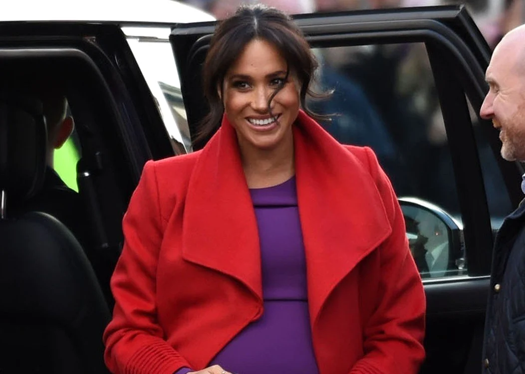 
    Meghan Markle a dezvăluit când va deveni mamă în timpul unei vizite în MerseysideFoto: Profimedia  