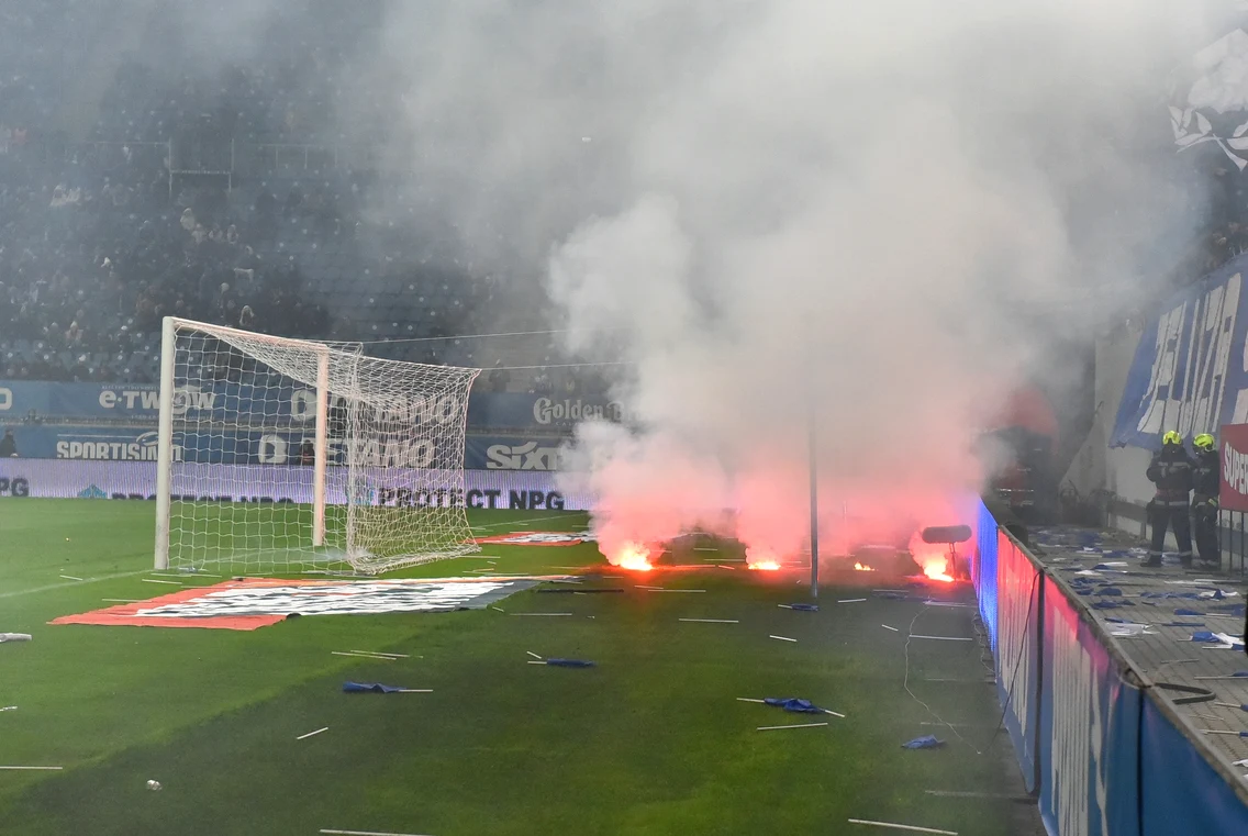 Incidente la meciul dintre Universitatea Craiova si FCU Craiova 1948 pe 3 decembrie 2022 FOTO Mediafax (3) jpg