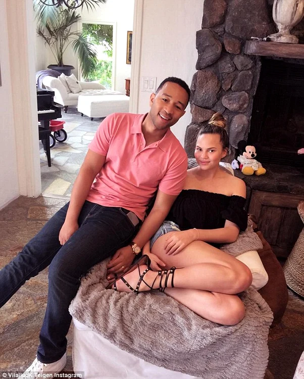 chrissy teigen dupa nastere jpg jpeg