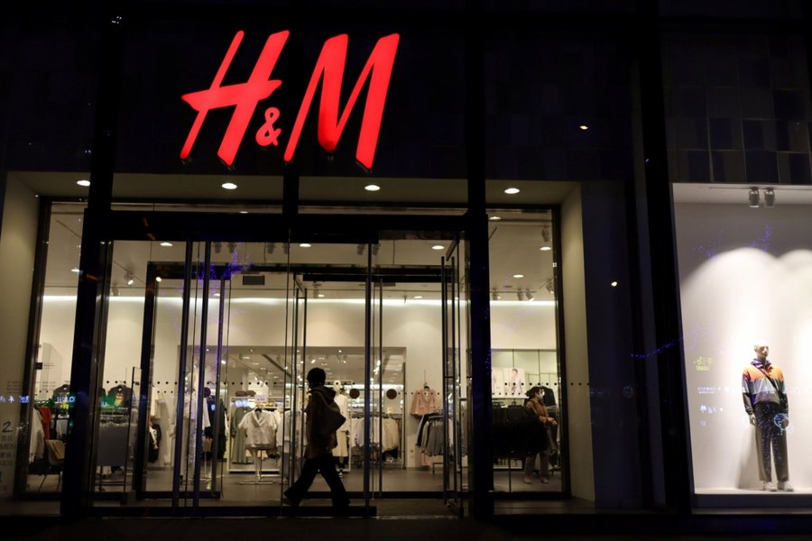 H&M va înceta să se mai aprovizioneze din Myanmar, din cauza abuzurilor din fabricile de confecţii