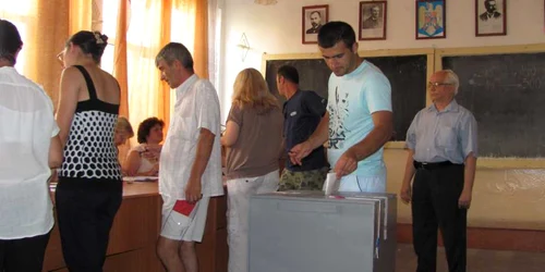 Peste 130.000 dintre teleormănenii cu drept de vot şi-au exprimat opţiunea la REFERENDUM