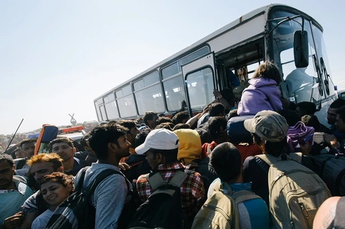 Presa din Ungaria anunță că România va construi o tabără de refugiați în apropierea graniței dintre cele două țări