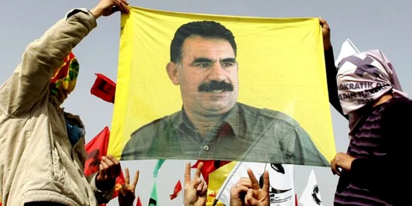 Manifestanti care pledeaza pentru eliberarea lui Abdullah Ocalan FOTO theiranproject.com