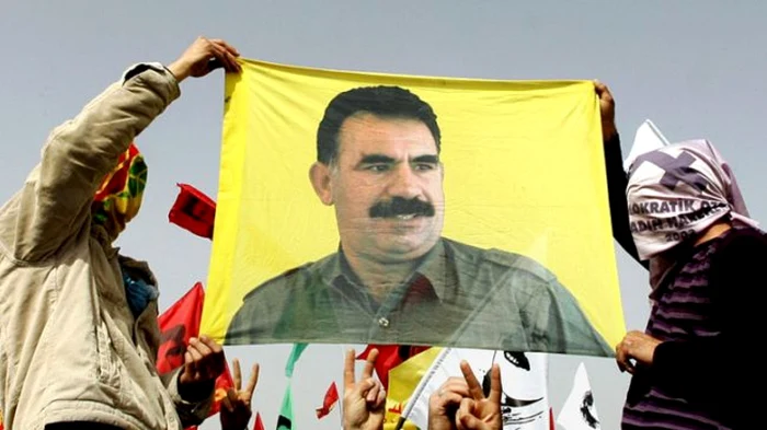 Manifestanţi care pledează pentru eliberarea lui Abdullah Ocalan FOTO theiranproject.com