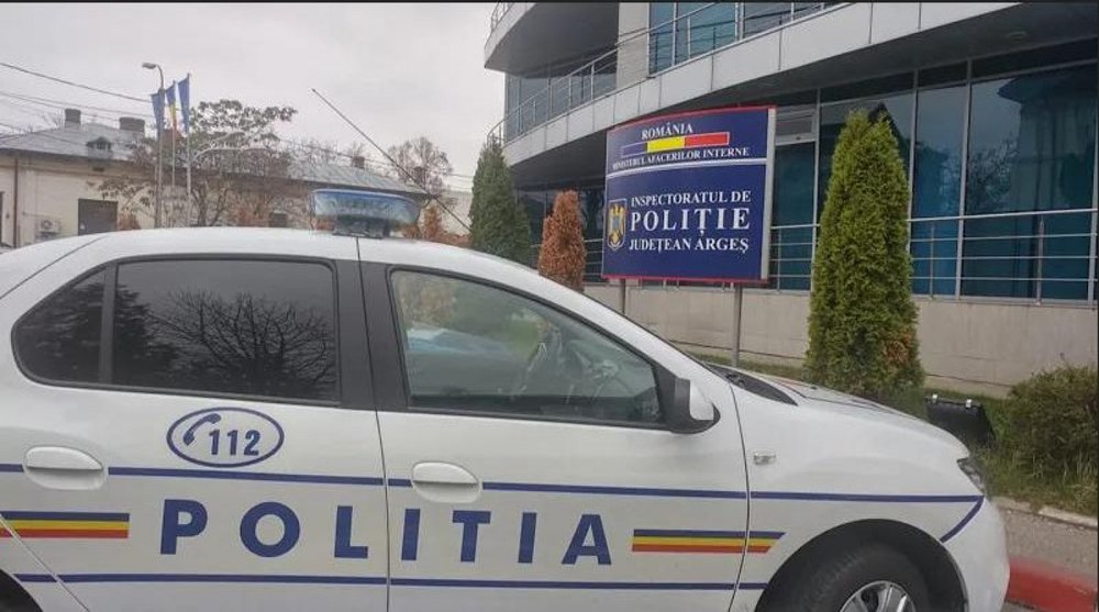 Polițista surprinsă în tandrețuri cu șeful, hărțuită de fostul soț, cu care e în divorț