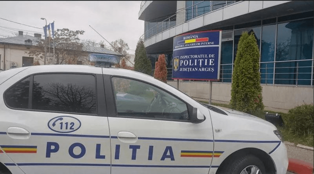 Trei elevi din Argeș reținuți pentru bătaia cruntă de la liceu. Directoarea liceului riscă să fie dată afară