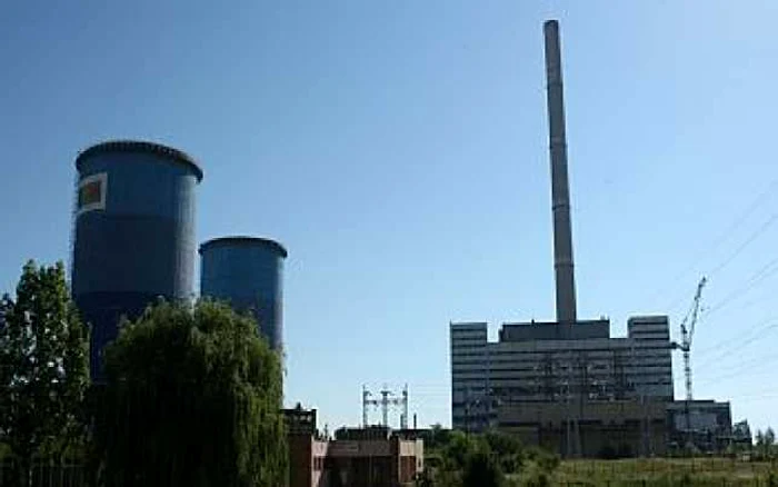 INS: Producţia industrială a scăzut 11 luni consecutiv