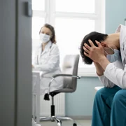 Medic trist  Sursa Freepik com jpg