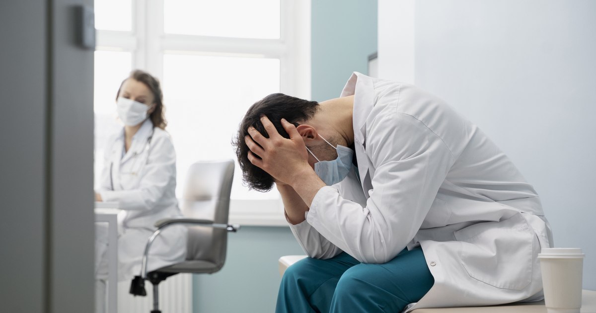 Biletul de trimitere pentru pacienții cronici, eliminat doar pe hârtie: „Degeaba avem reglementări dacă nu le aplicăm”