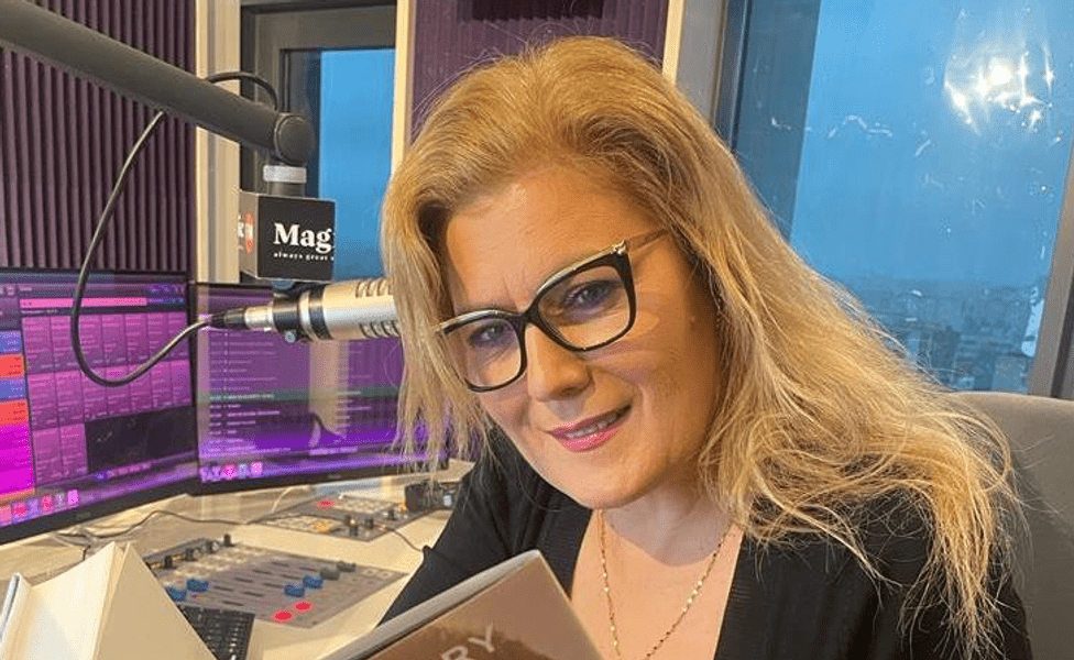 Ce ascultă românii la radio. Magic FM, creștere spectaculoasă. Kiss FM și Rock FM vin din urmă