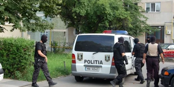 Poliţistii au ridicat actele de la sediul firmei de mediere locuri de munca