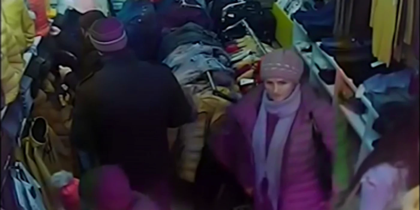 Nimic nu-i trădează femeii în mov intenţia de a fura