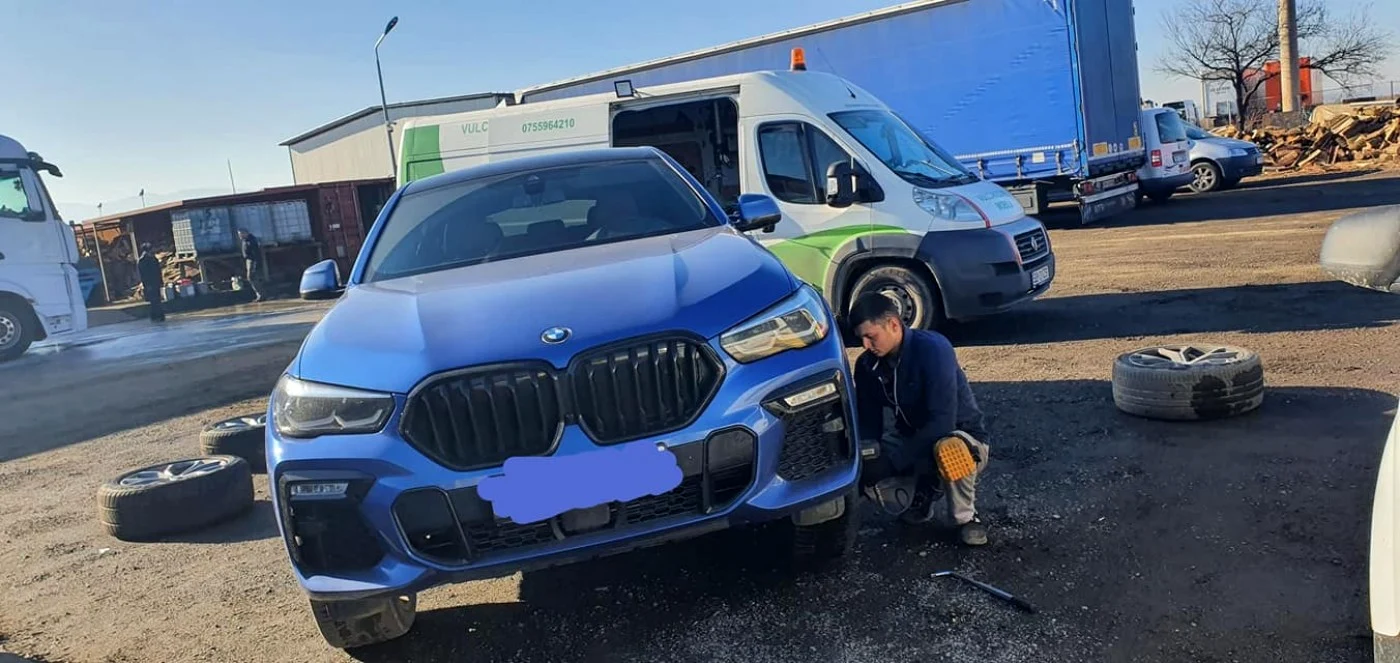 Vulcanizarea mobilă este disponibilă non-stop FOTO: Răzvan Oprea