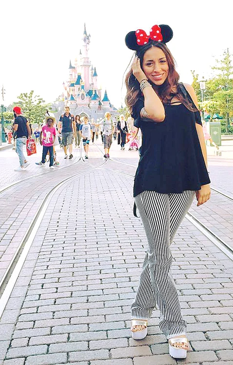
    Ruby a plecat la Disneyland  să se distreze, dar să  filmeze și videoclip  