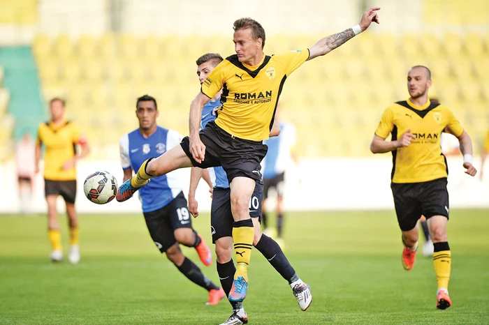 Echipa lui Hagi a fost învinsă acasă şi de BraşovFoto: Mediafax