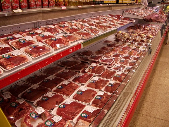 Carne pe rafturile supermarketurilor. FOTO: Pixabay